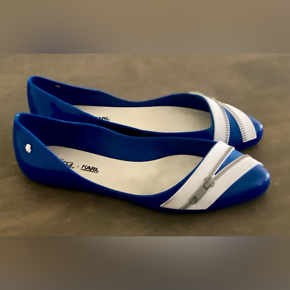 NEW Melissa + Karl Lagerfeld Trippy Zip Ballet Flats In Blue & White Size 6